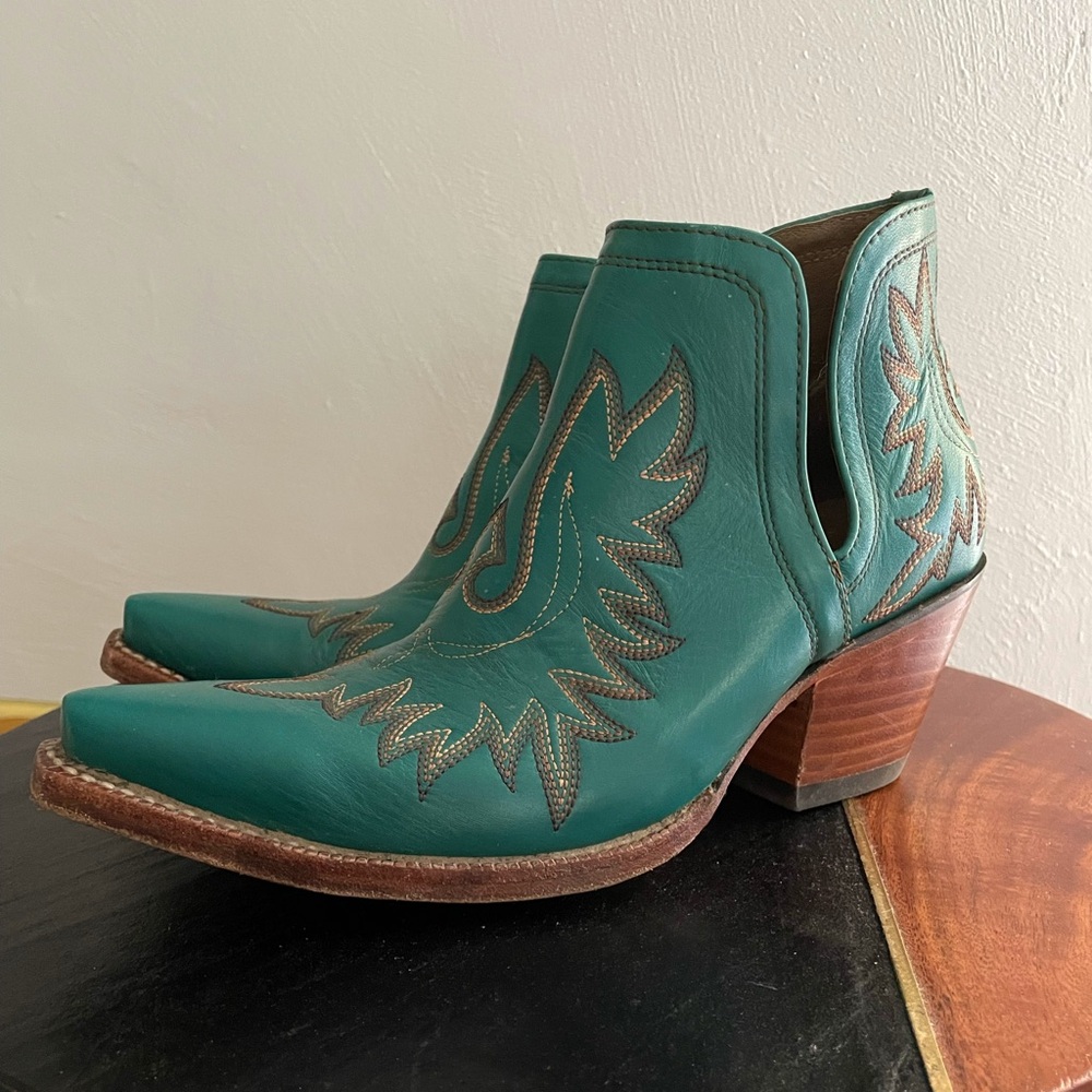 Ariat Dixon Snip Toe Pull on Bootie